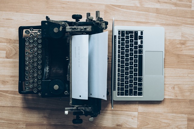 Schreibmaschine vs. Laptop